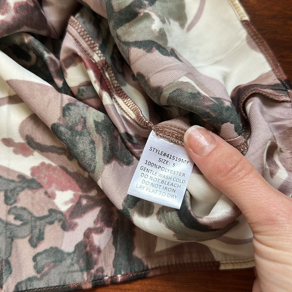 Grade & Gather Women’s Long Sleeve Key Hole Neck Blouse Purple and Cream Small - Picture 5 of 7